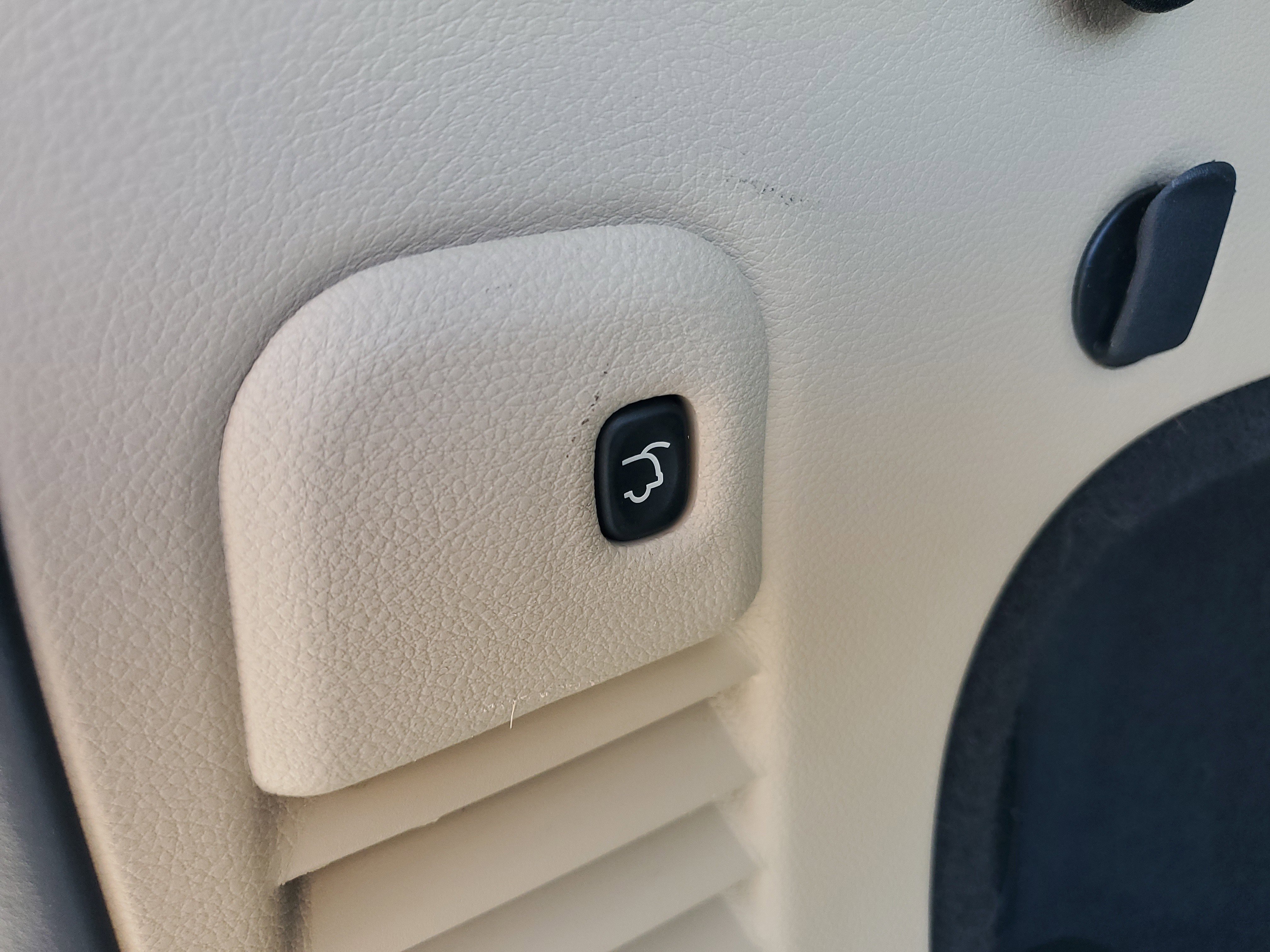 Used 2017 Jeep Grand Cherokee Limited image 21