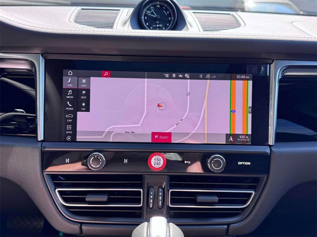 Certified 2025 Porsche Macan AWD/4WD image 21