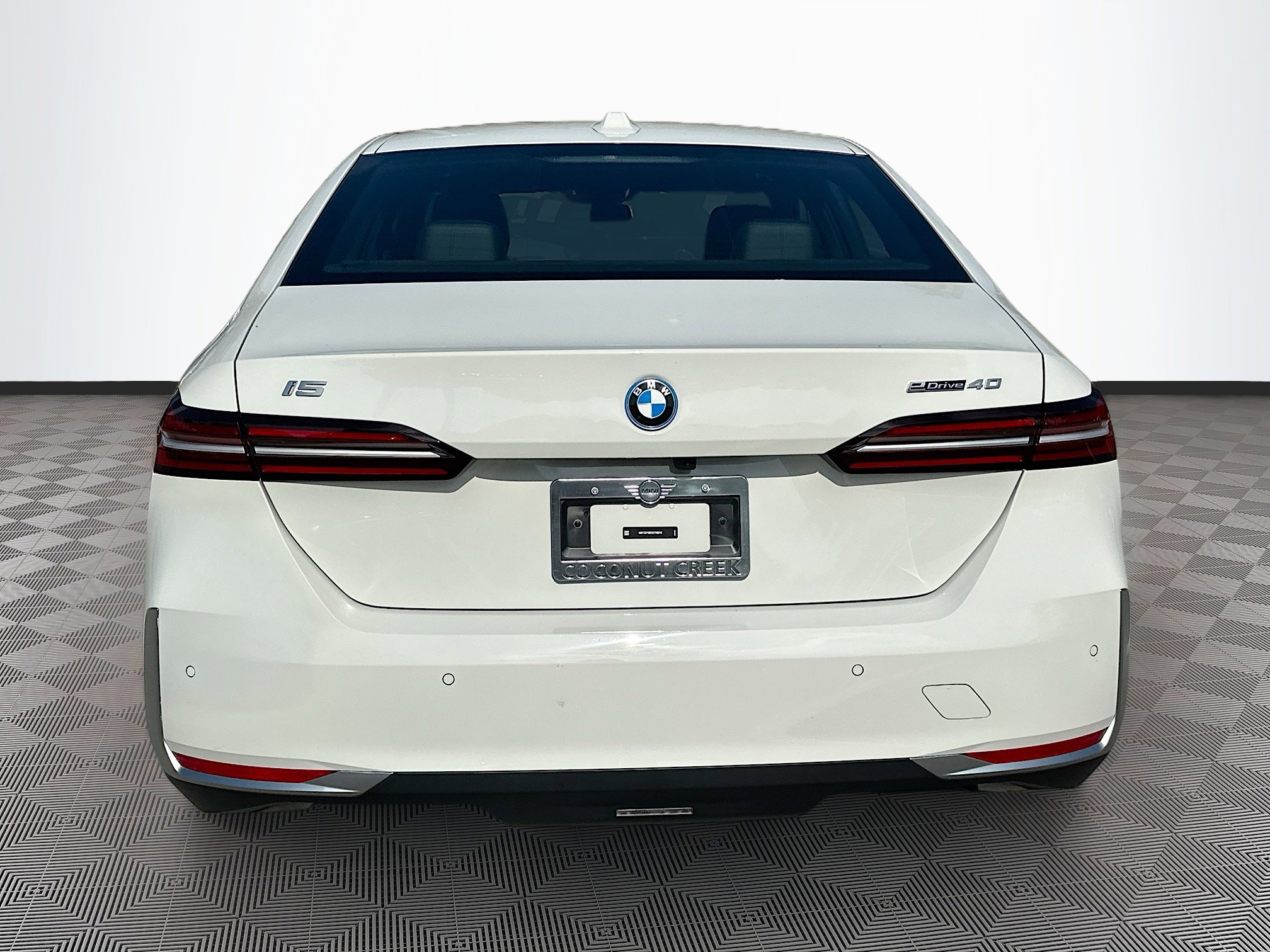 Used 2025 BMW i5 eDrive40i w/ Premium Package image 6