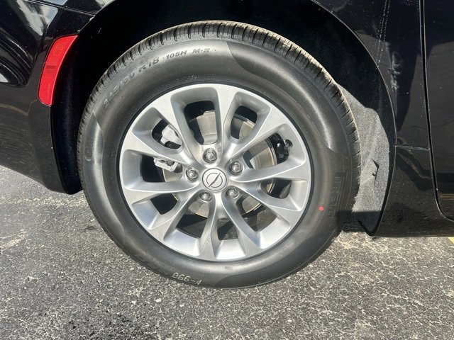 New 2026 Chrysler Pacifica Limited image 15