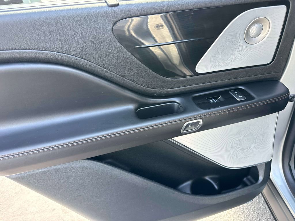 Certified 2023 Lincoln Aviator Reserve w/ Equipment Group 201A image 10