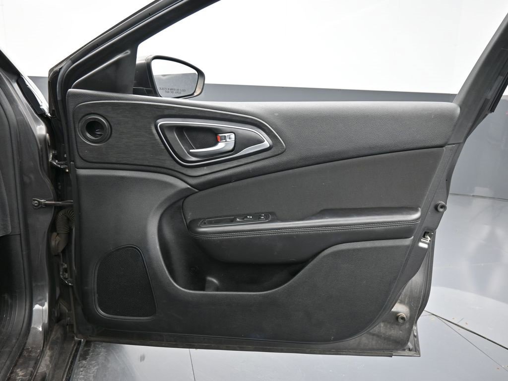 Used 2015 Chrysler 200 Limited w/ Convenience Group image 36