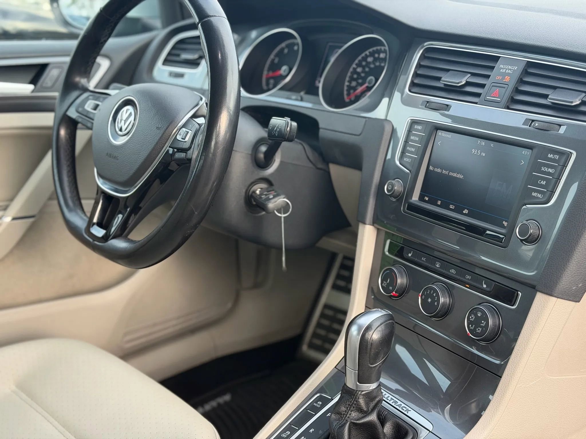 Used 2017 Volkswagen Golf Alltrack S AWD/4WD image 24