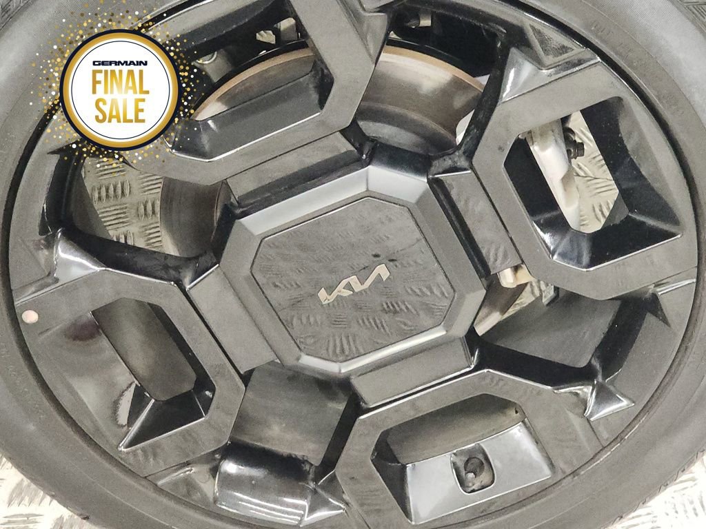 Certified 2025 Kia Sorento SX Prestige w/ Sage Leather Package image 10