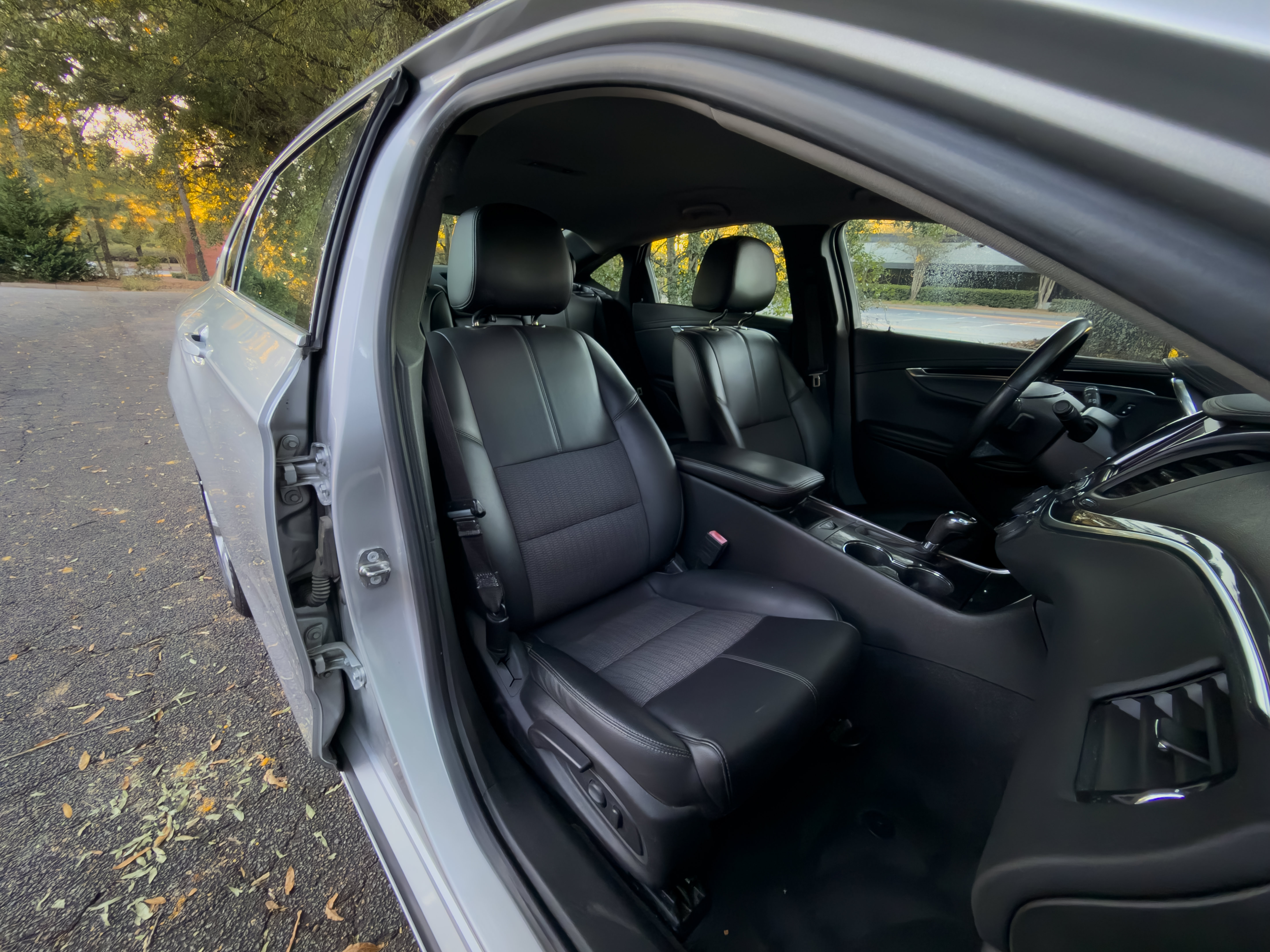 Used 2018 Chevrolet Impala LT FWD image 14