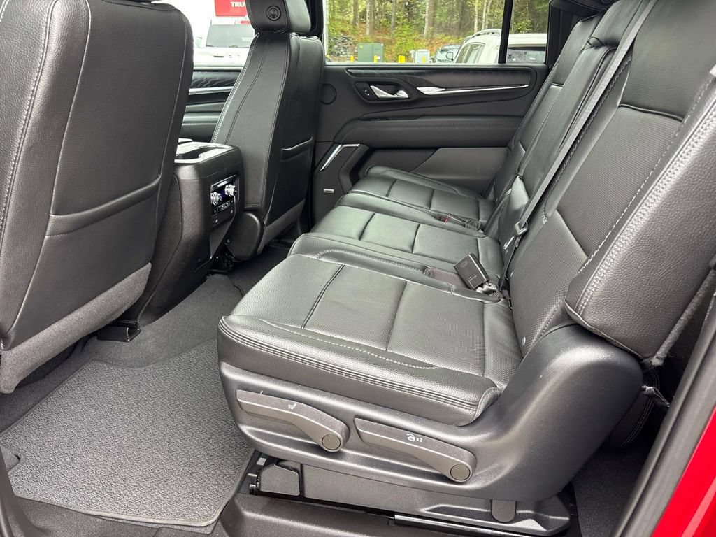 Used 2023 GMC Yukon XL Denali AWD/4WD image 14