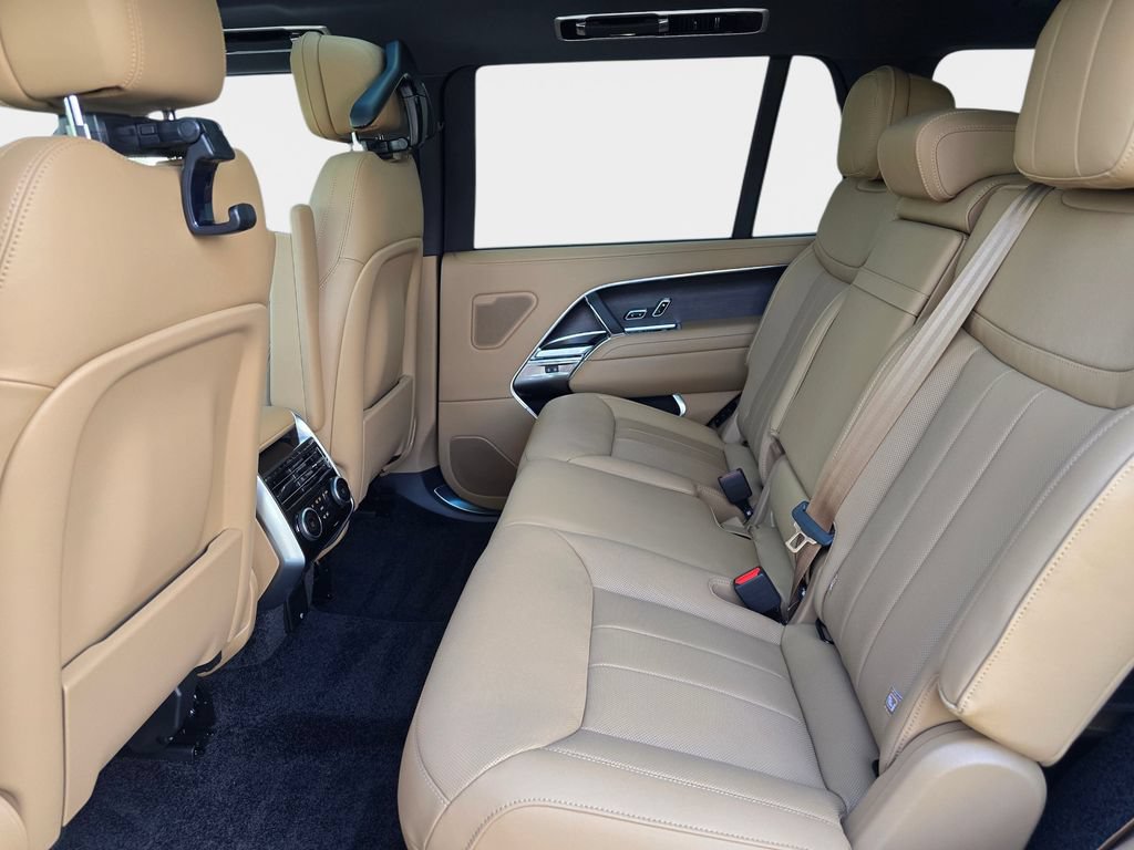 New 2026 Land Rover Range Rover Long Wheelbase SE AWD/4WD image 13