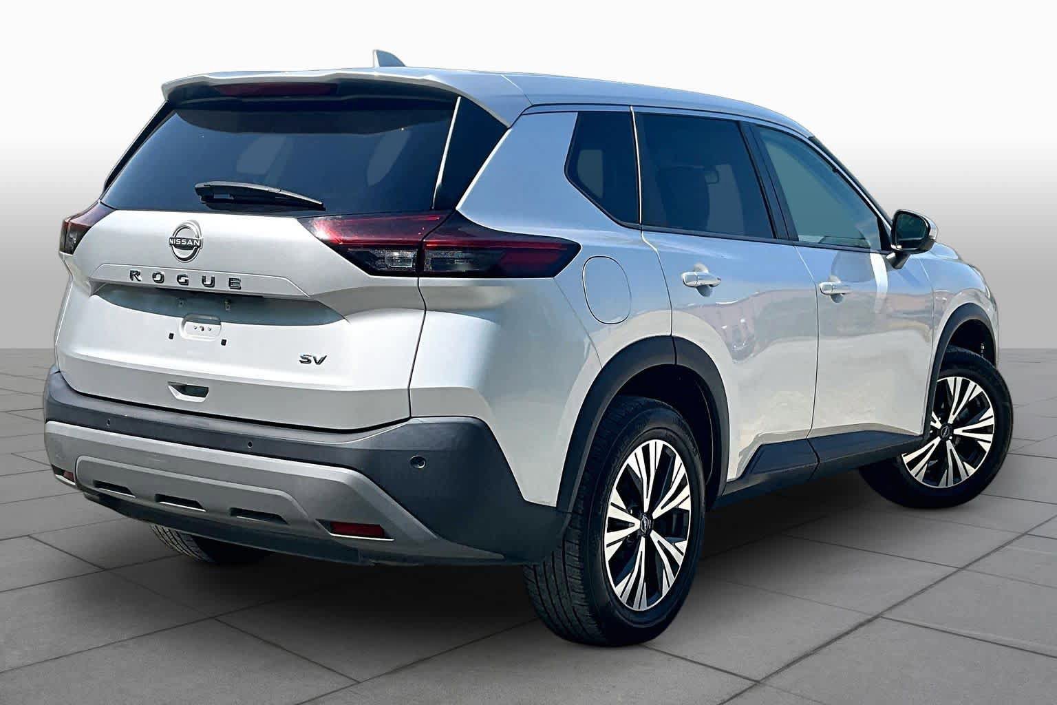 Used 2022 Nissan Rogue SV FWD image 13