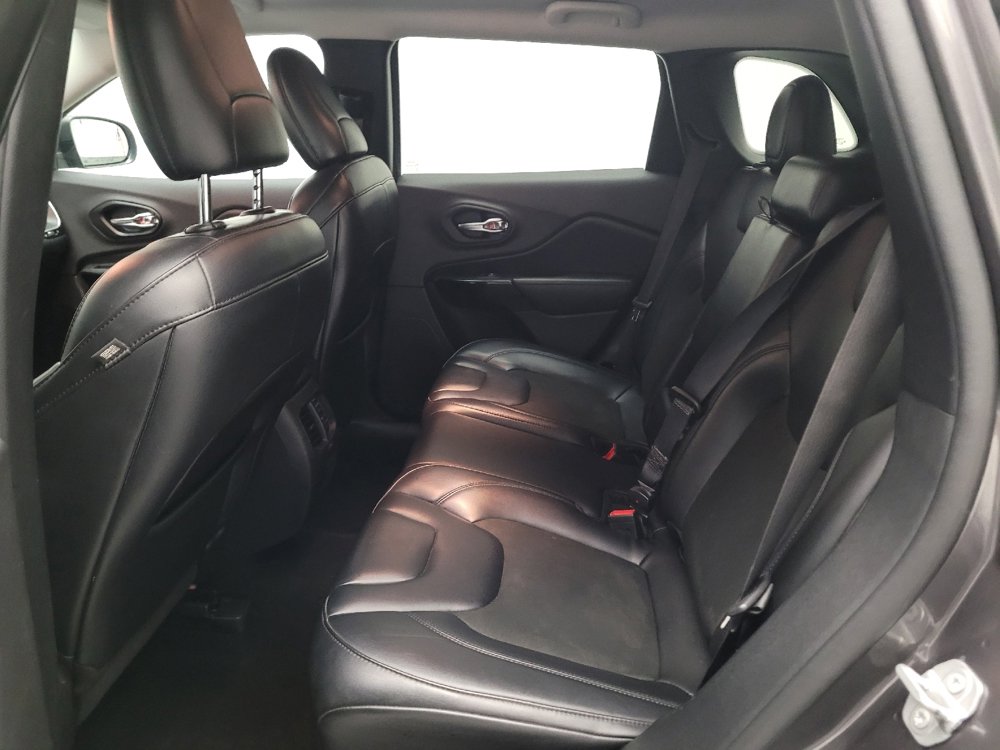 Used 2020 Jeep Cherokee Latitude Plus AWD/4WD image 18
