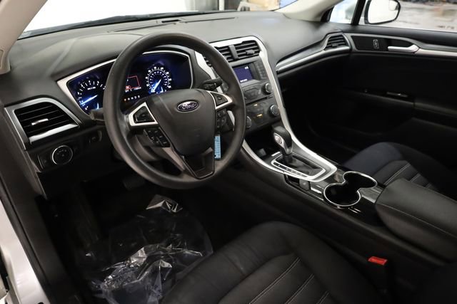 Used 2015 Ford Fusion SE image 12