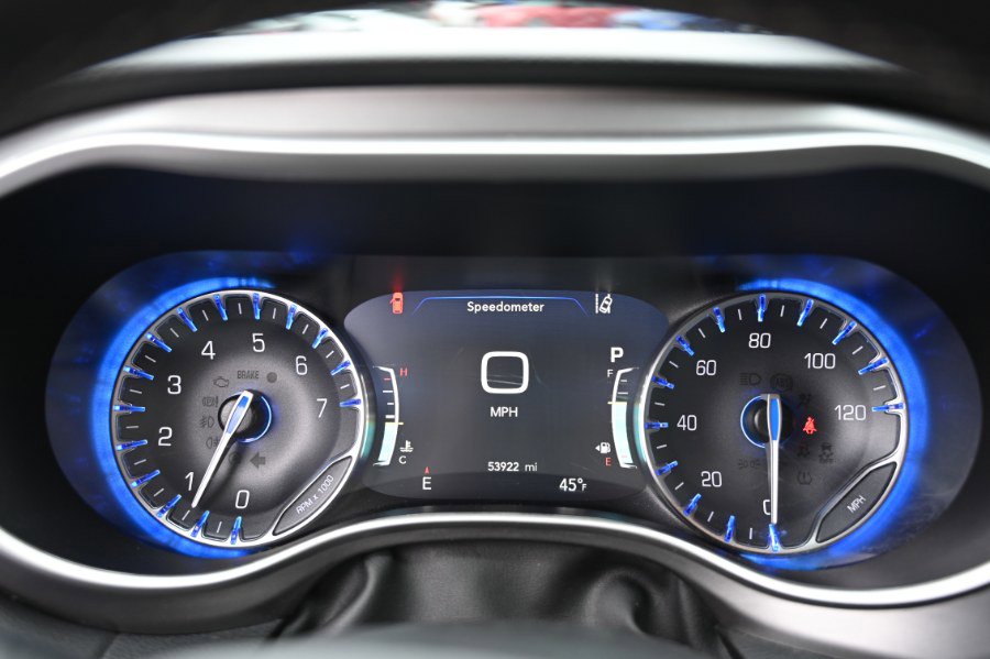 Used 2023 Chrysler Pacifica Touring-L FWD image 21