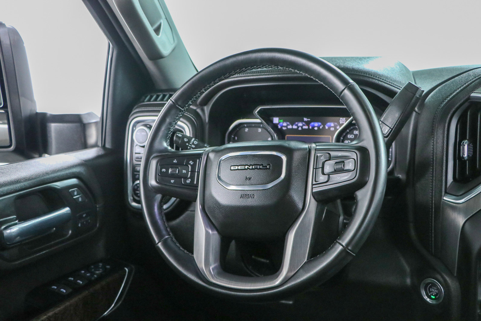 Used 2023 GMC Sierra 2500 Denali w/ Denali Ultimate Package AWD/4WD image 13