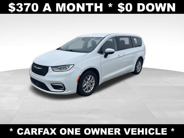 Used 2023 Chrysler Pacifica Touring-L FWD image 1