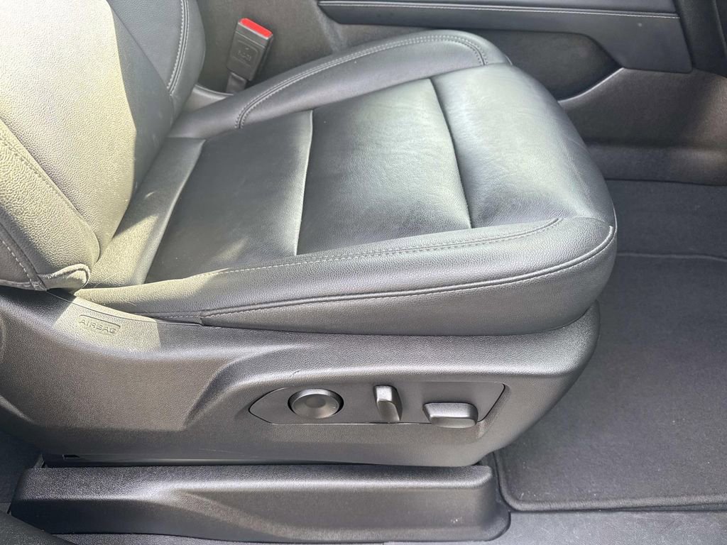 Certified 2024 Chevrolet Suburban LT image 11