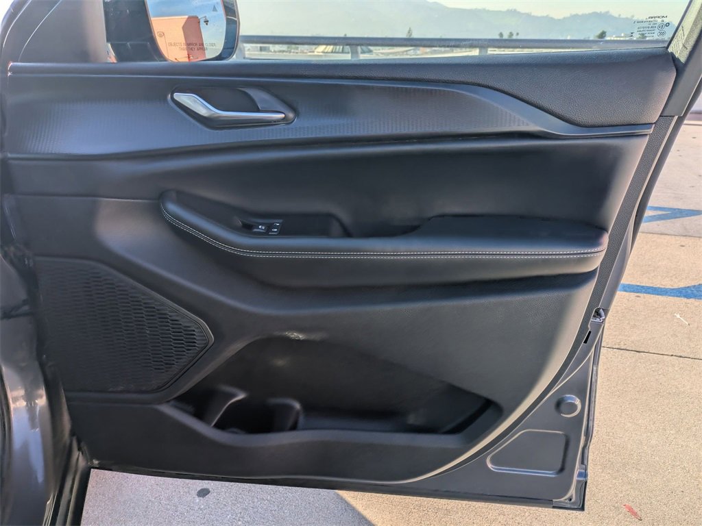 Used 2024 Jeep Grand Cherokee L Laredo image 34