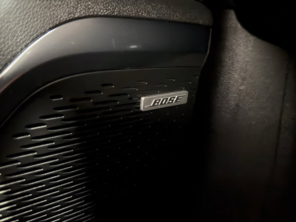 Used 2025 Chevrolet Traverse RS image 39