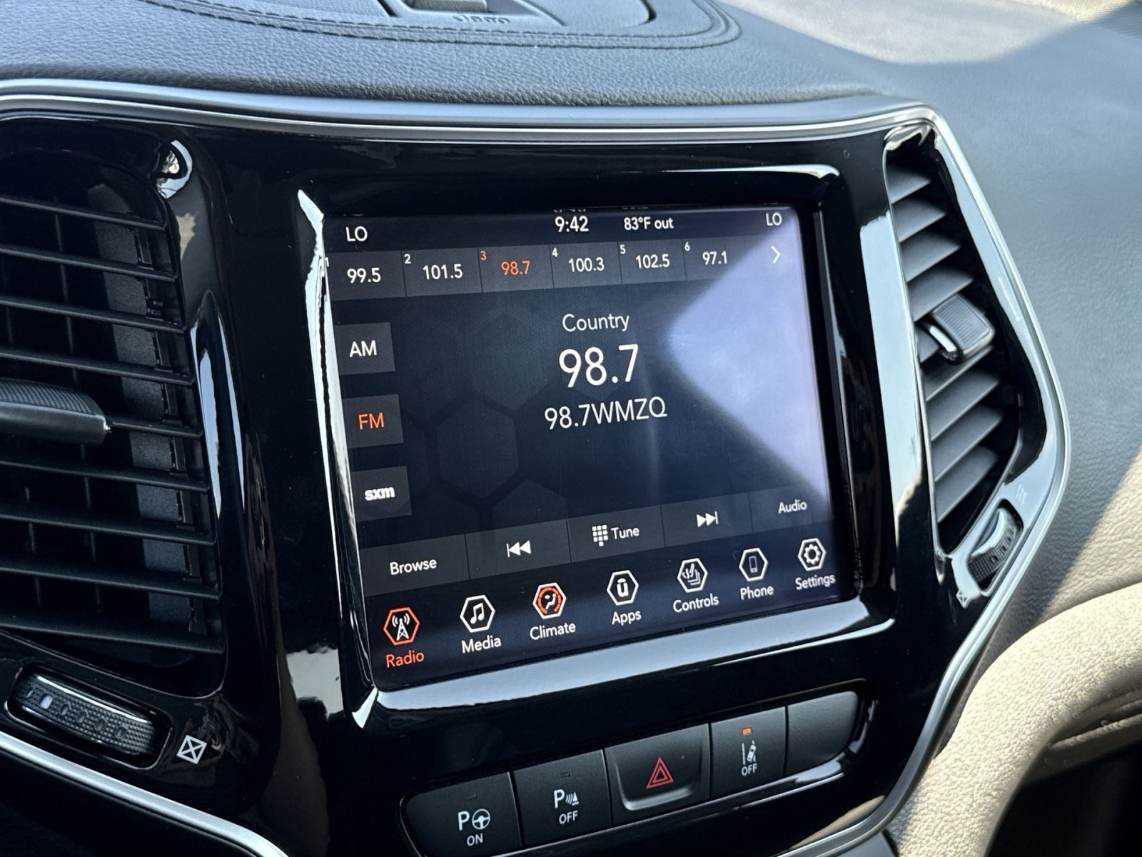Used 2021 Jeep Cherokee Limited AWD/4WD image 18