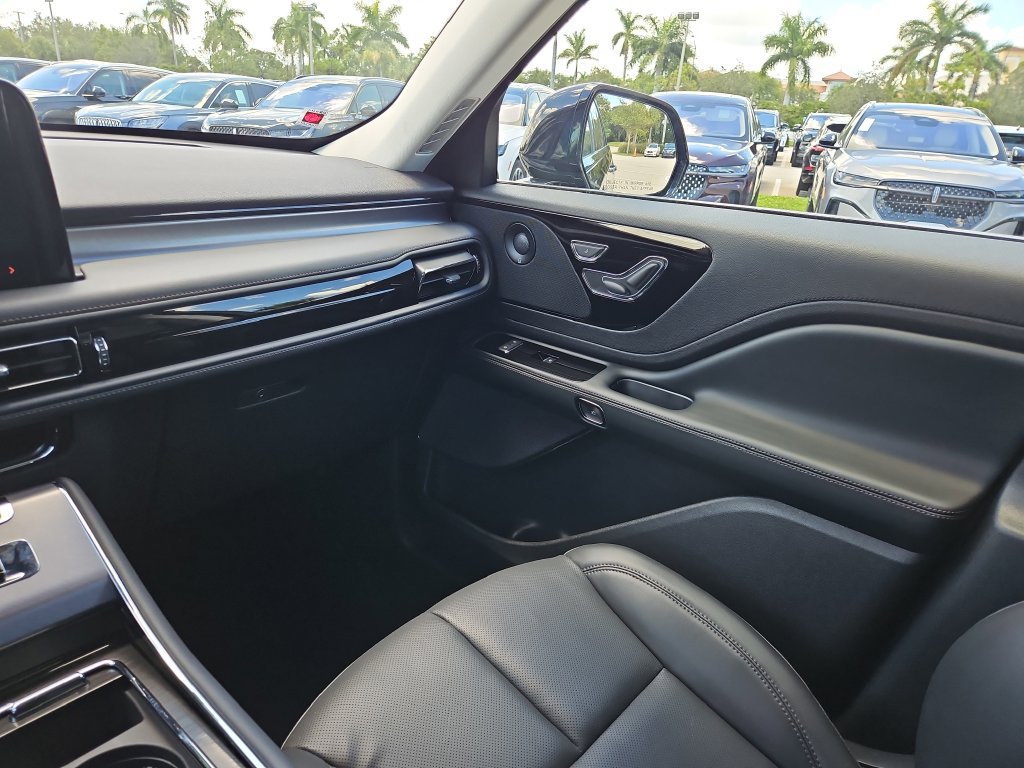 New 2025 Lincoln Aviator 2WD w/ Jet Appearance Package image 12