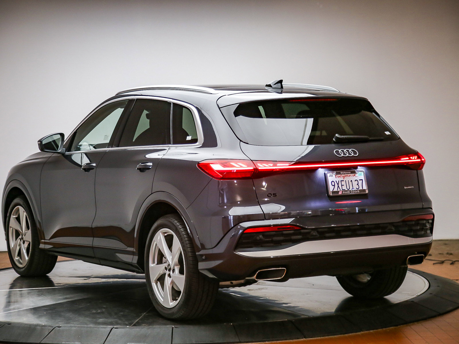 Certified 2025 Audi Q5 Prestige AWD/4WD image 2