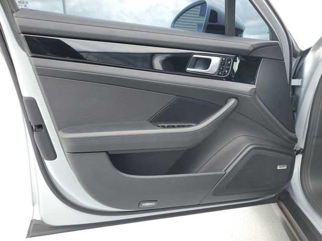 Used 2018 Porsche Panamera image 28