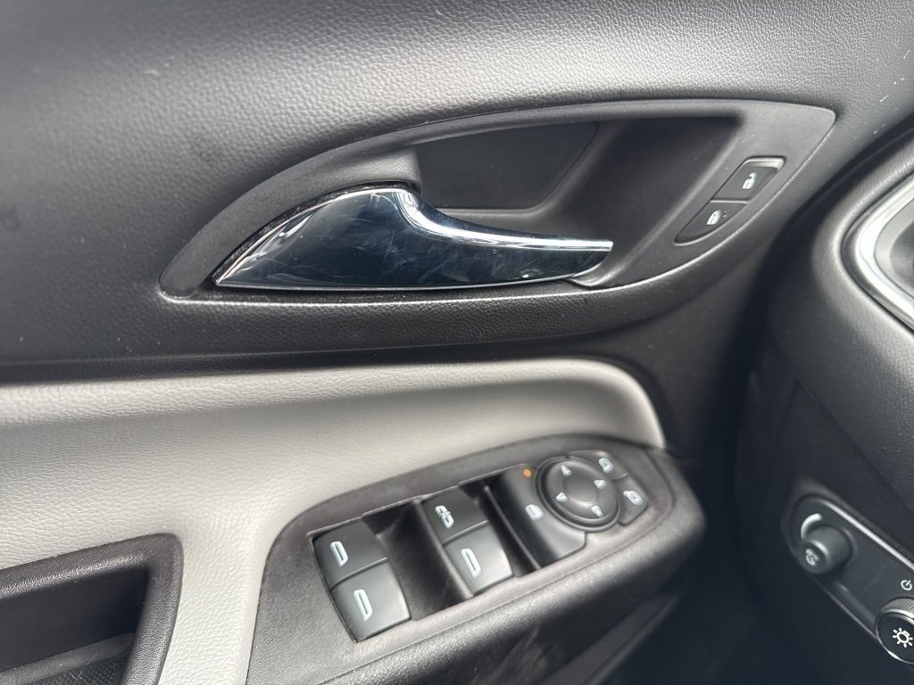 Used 2022 Chevrolet Equinox LS image 13