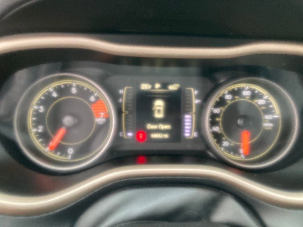 Used 2017 Jeep Cherokee Latitude image 19