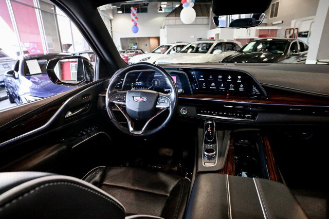 Used 2023 Cadillac Escalade ESV Premium Luxury image 30
