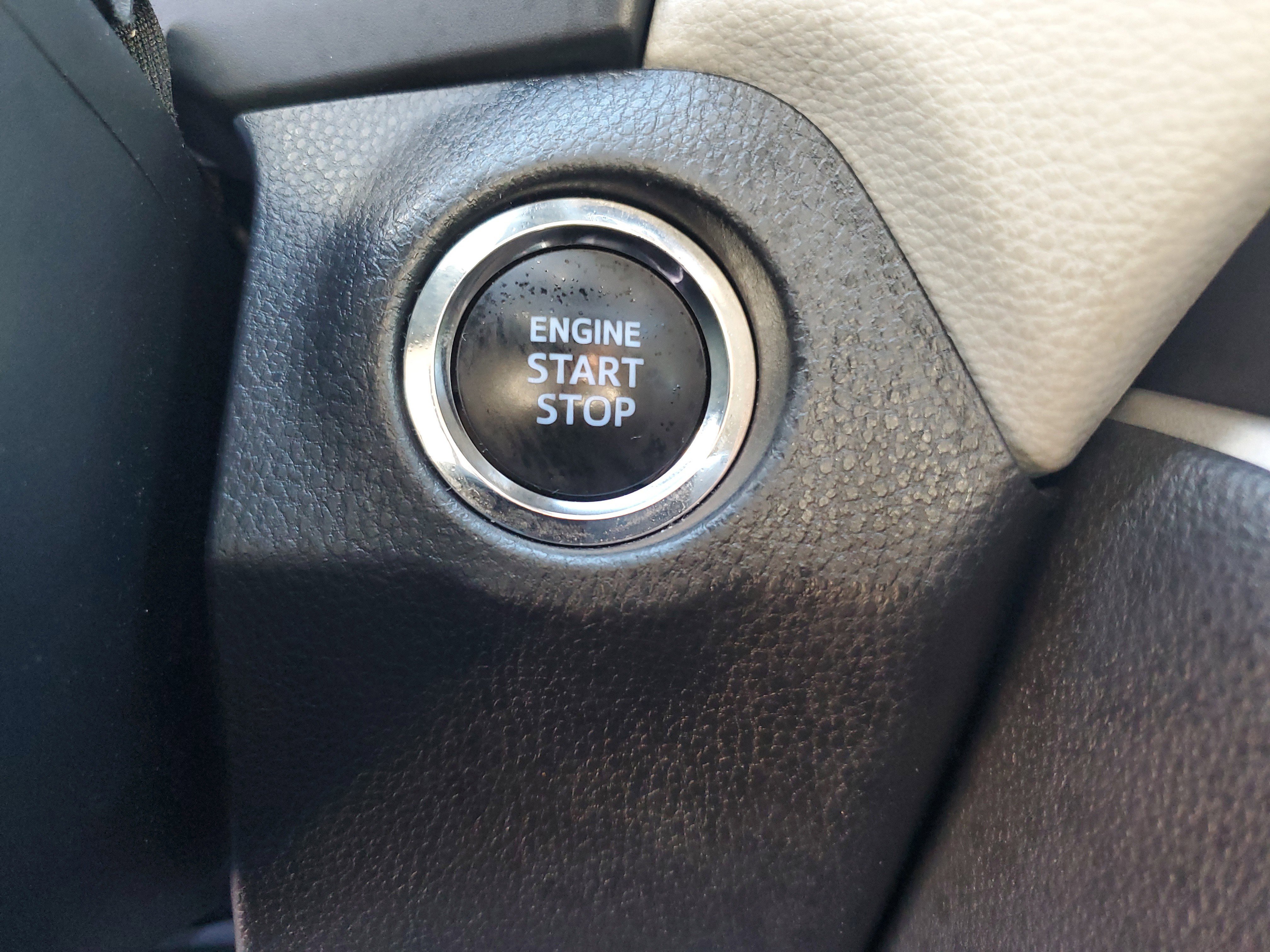 Used 2022 Toyota RAV4 XLE image 33