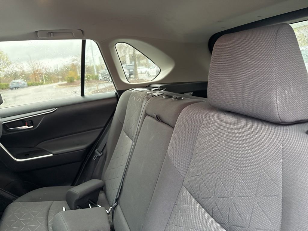 Used 2021 Toyota RAV4 XLE w/ Convenience Package image 10