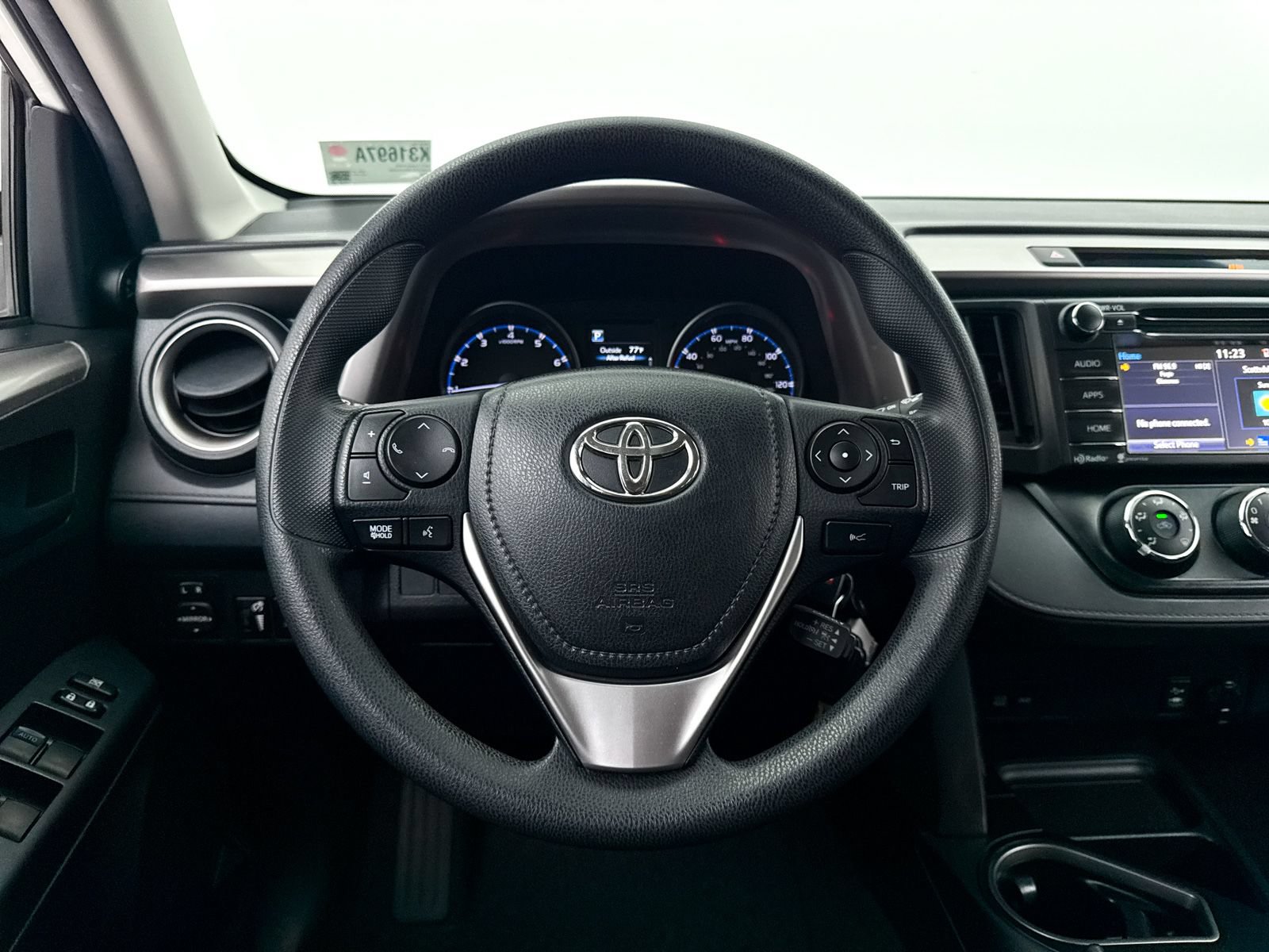Used 2017 Toyota RAV4 LE FWD image 3