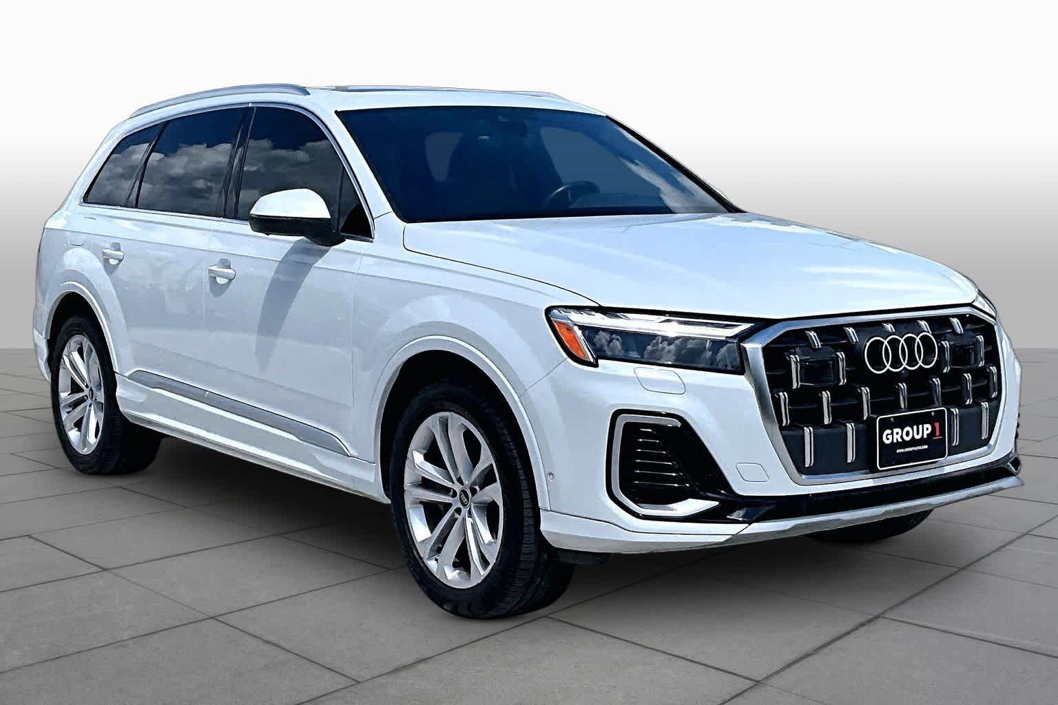 Used 2025 Audi Q7 2.0T Premium w/ Convenience Package AWD/4WD image 3