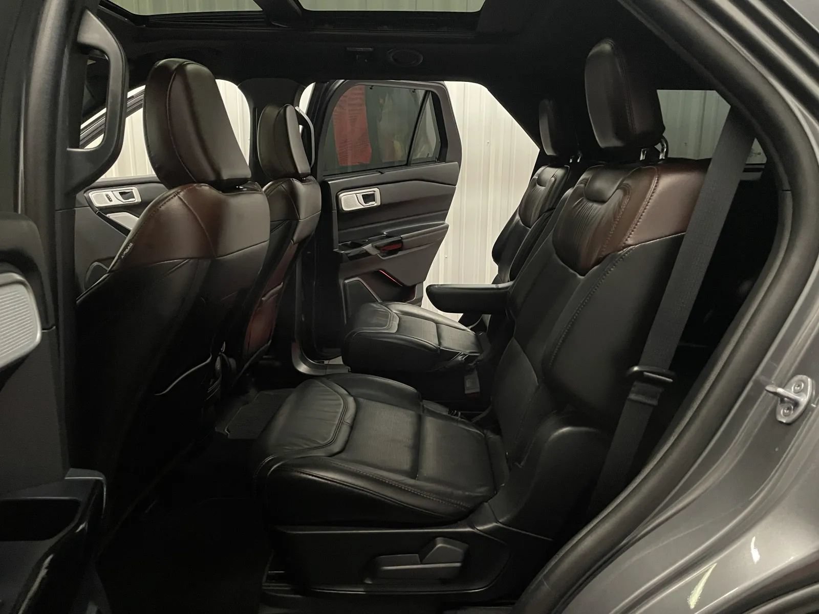 Used 2023 Ford Explorer Platinum w/ Technology Package AWD/4WD image 40