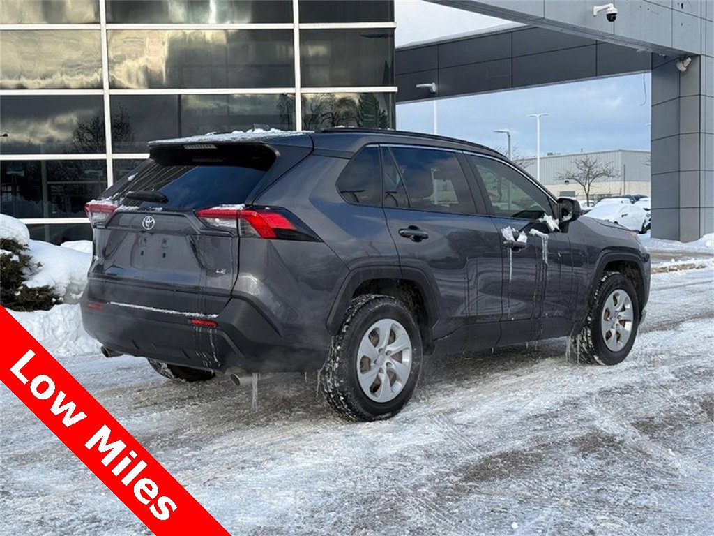 Used 2019 Toyota RAV4 LE image 3