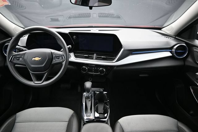 Used 2025 Chevrolet Trax LT FWD image 16