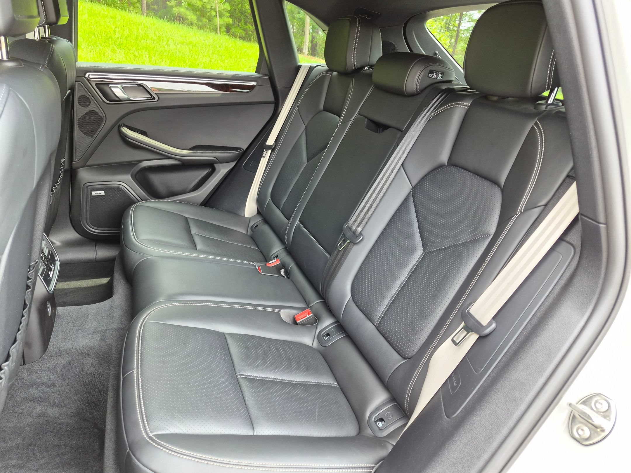 Certified 2022 Porsche Macan S AWD/4WD image 24