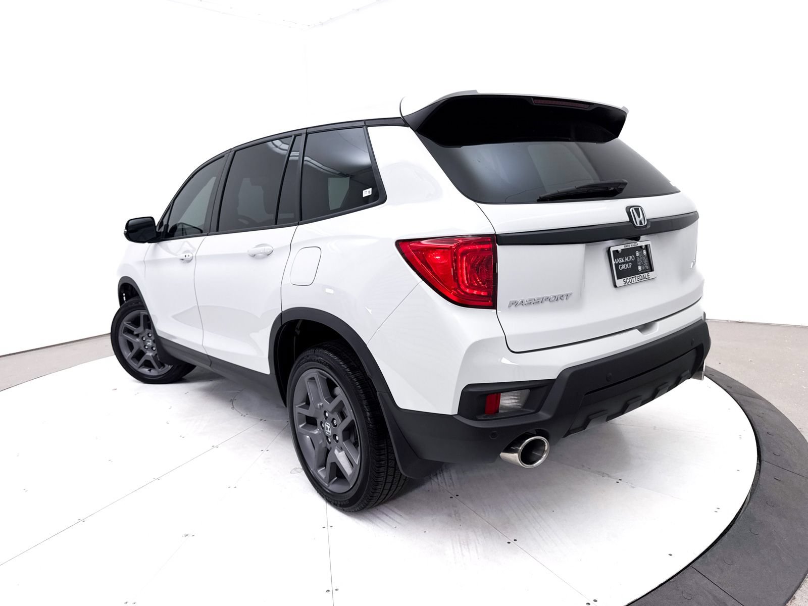 Used 2023 Honda Passport EX-L image 2