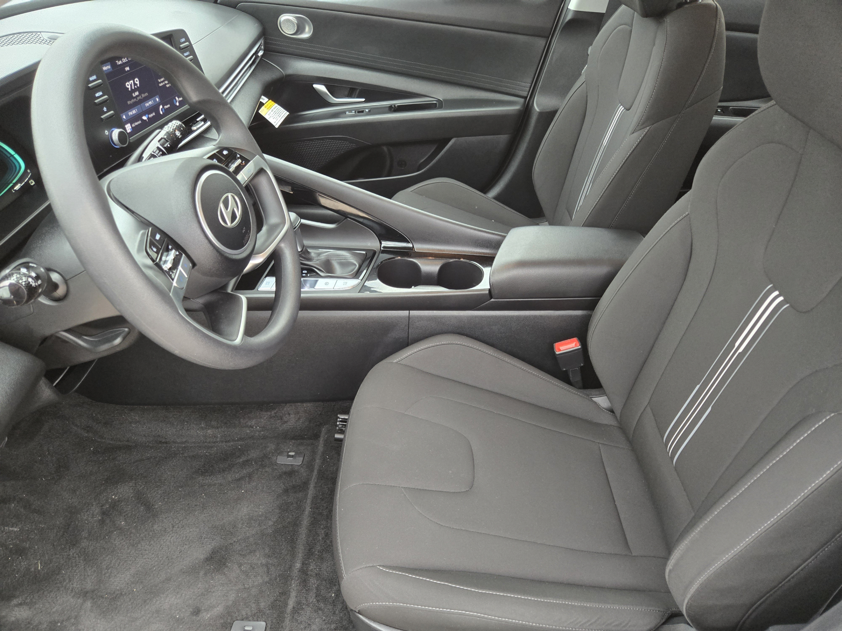 Used 2025 Hyundai Elantra Hybrid FWD image 9