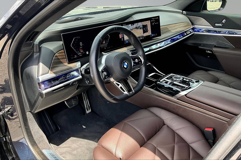 Used 2025 BMW 740i xDrive AWD/4WD image 18