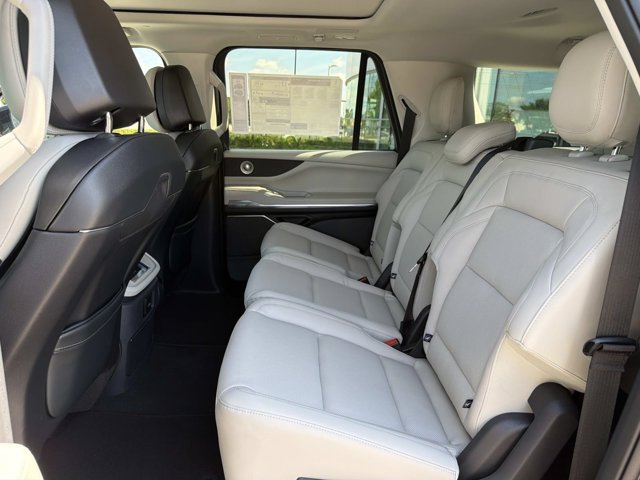 New 2026 Lincoln Navigator L Reserve AWD/4WD image 15