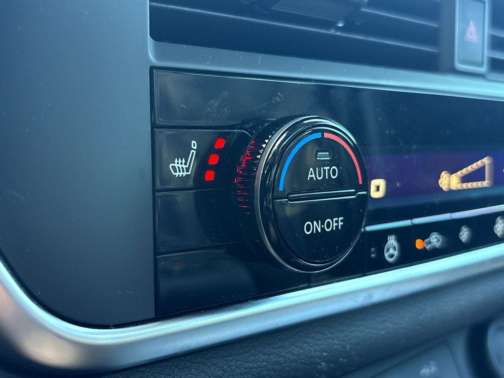 Used 2024 Nissan Rogue SV w/ SV Premium Package image 9