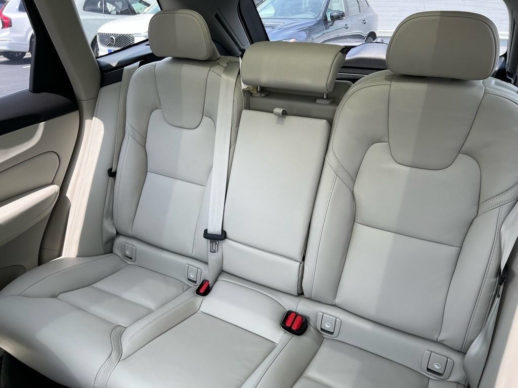 Certified 2026 Volvo XC60 T8 Ultra w/ Protection Package Premier AWD/4WD image 21