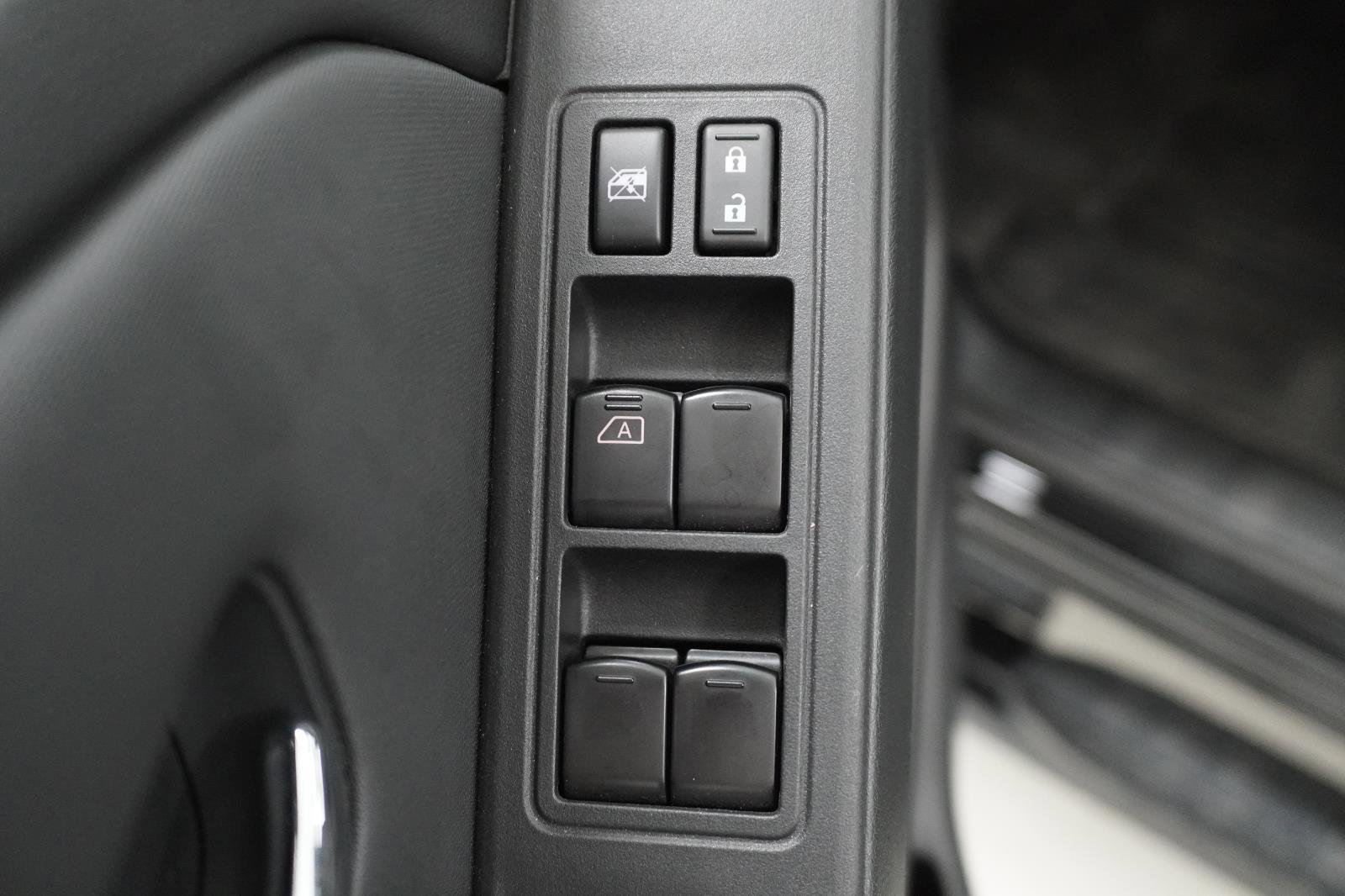 Used 2024 Nissan Frontier SV w/ SV Convenience Package image 12