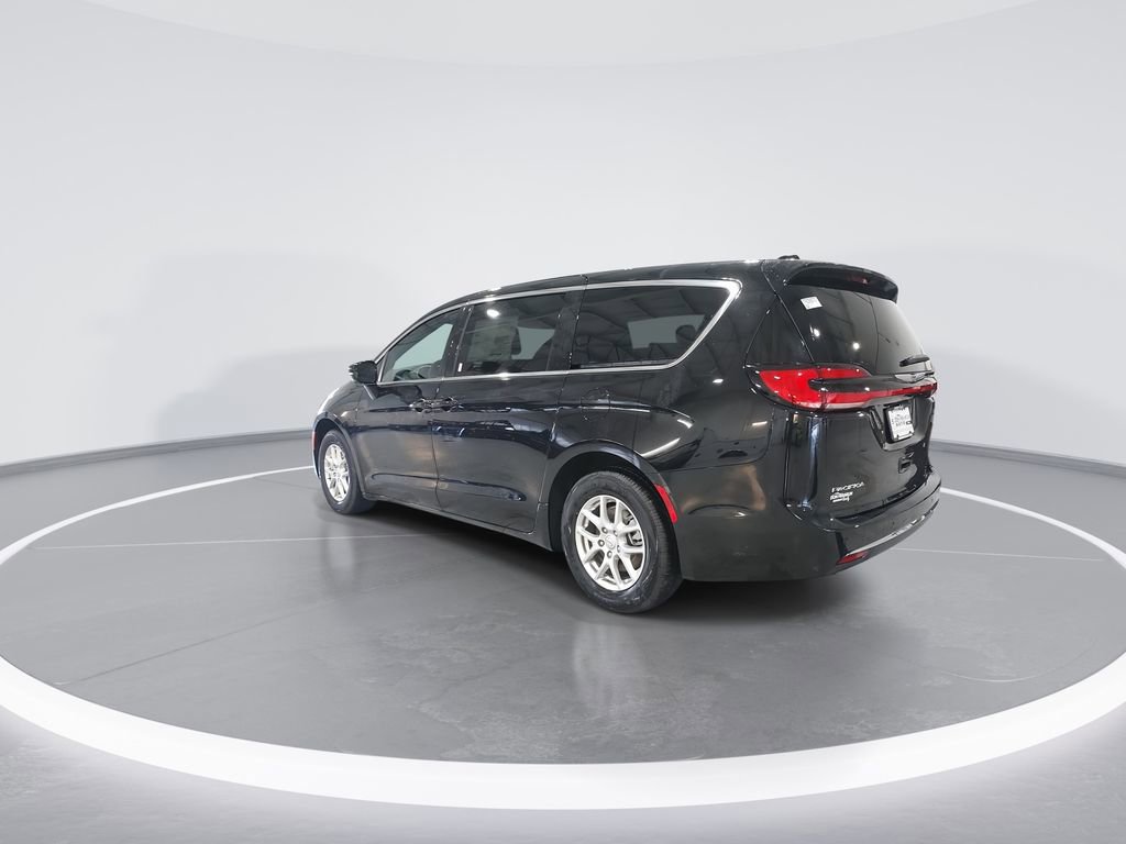 New 2026 Chrysler Pacifica Select image 6