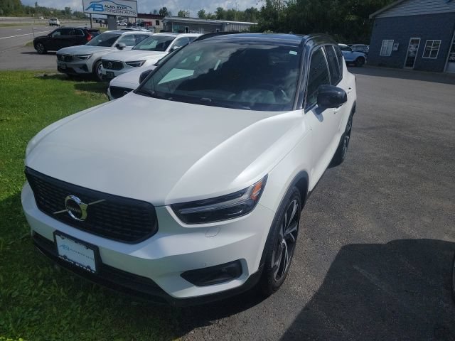 Used 2022 Volvo XC40 T5 R-Design AWD/4WD image 1