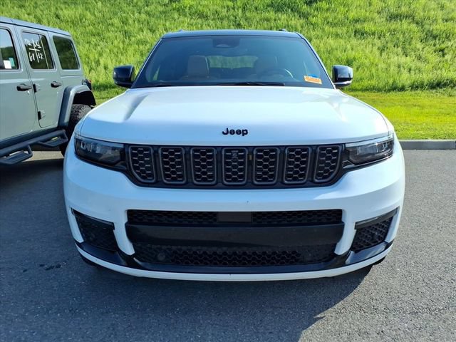 Used 2025 Jeep Grand Cherokee L Summit AWD/4WD image 11