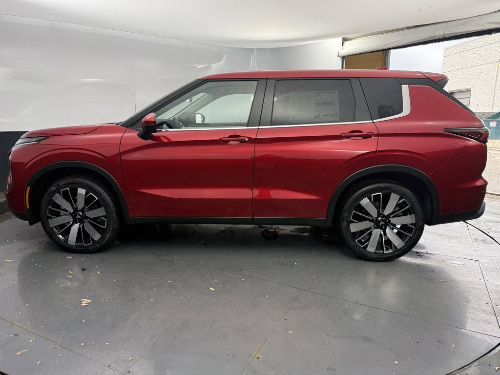New 2025 Mitsubishi Outlander SE image 6