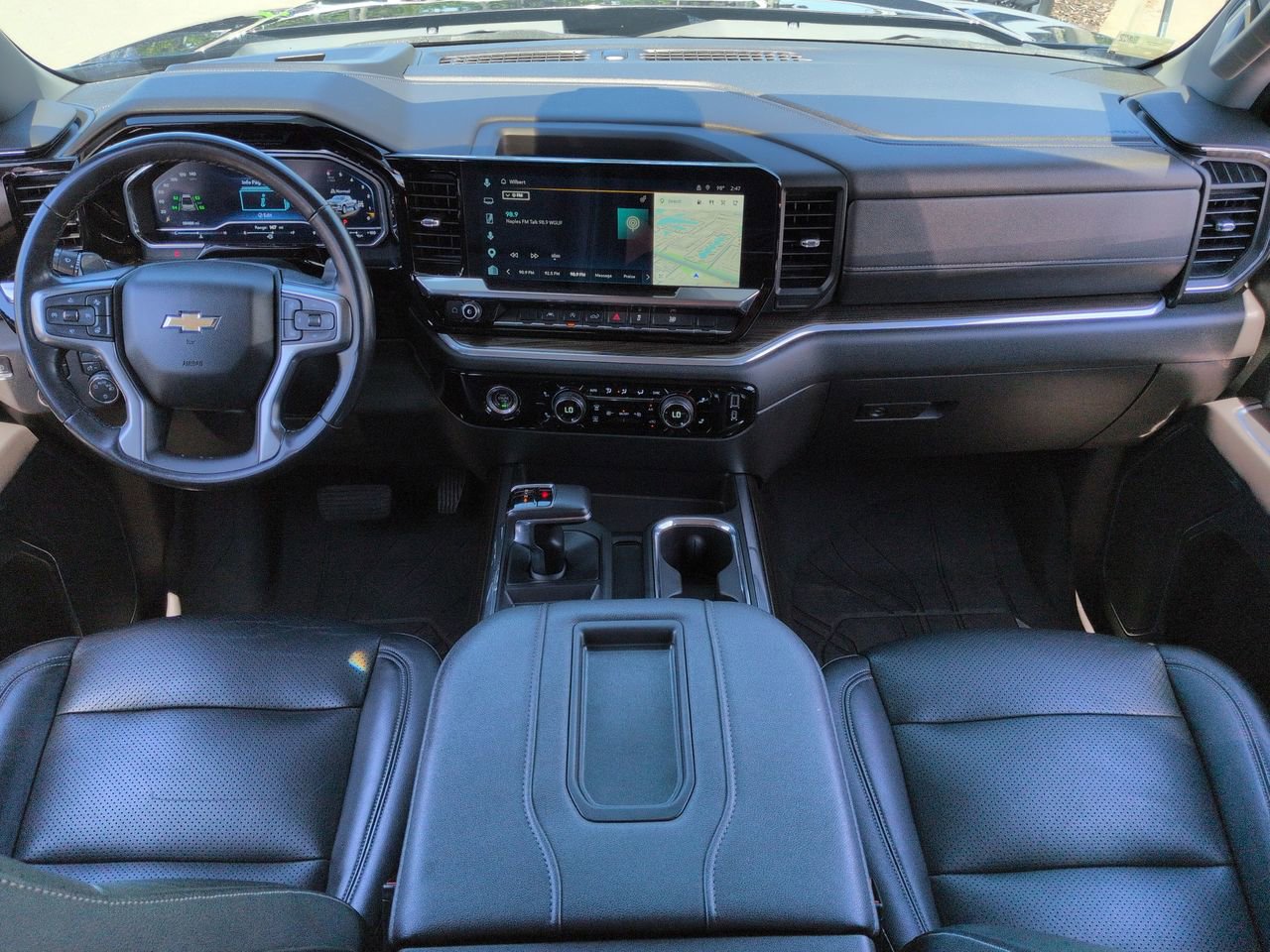 Used 2022 Chevrolet Silverado 1500 LT AWD/4WD image 15