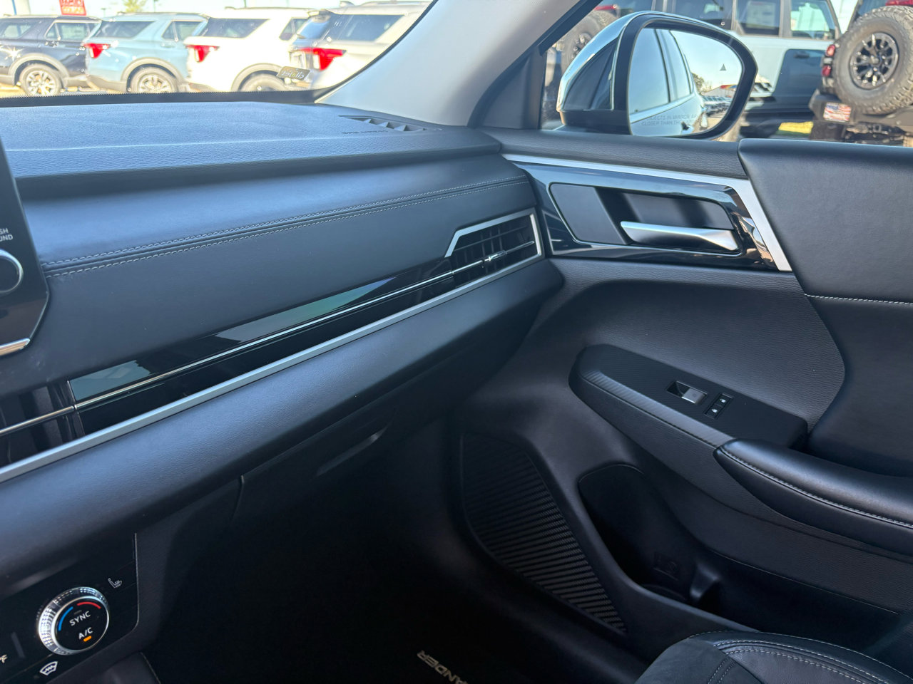 Used 2022 Mitsubishi Outlander SE image 23