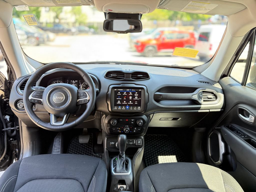 Used 2023 Jeep Renegade Latitude w/ Premium Group AWD/4WD image 7