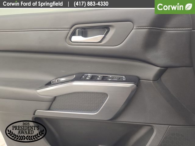 Used 2024 Nissan Pathfinder SL w/ SL Premium Package AWD/4WD image 37